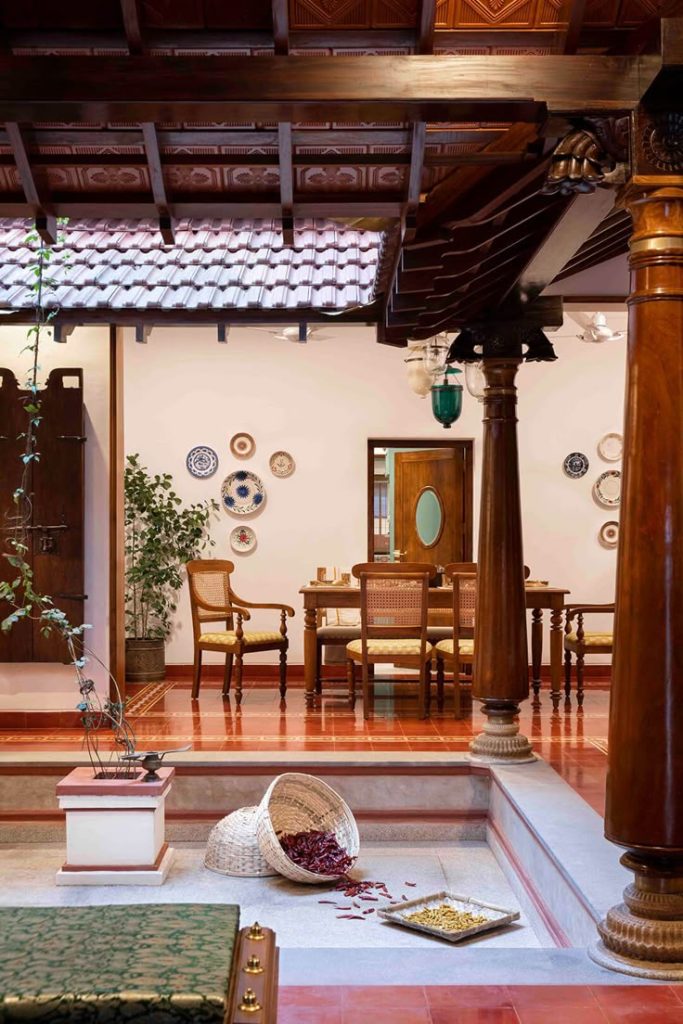 traditionaloldmoden_house